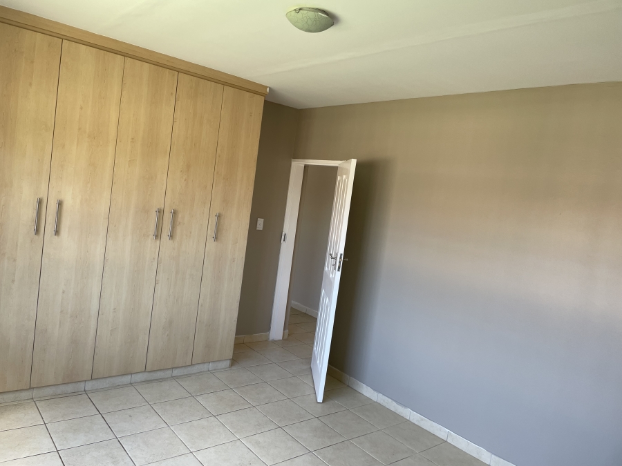To Let 2 Bedroom Property for Rent in Flamwood North West